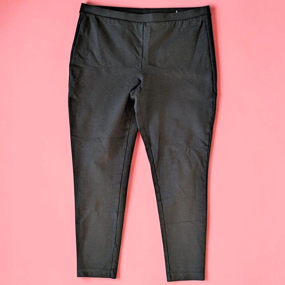 Chicos Fabulously Slimming Cropped Pants Chicos Size 2 / LARGE Stretch Black